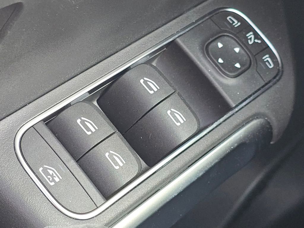 New 2026 Mercedes-Benz GLB 250 4MATIC image 26