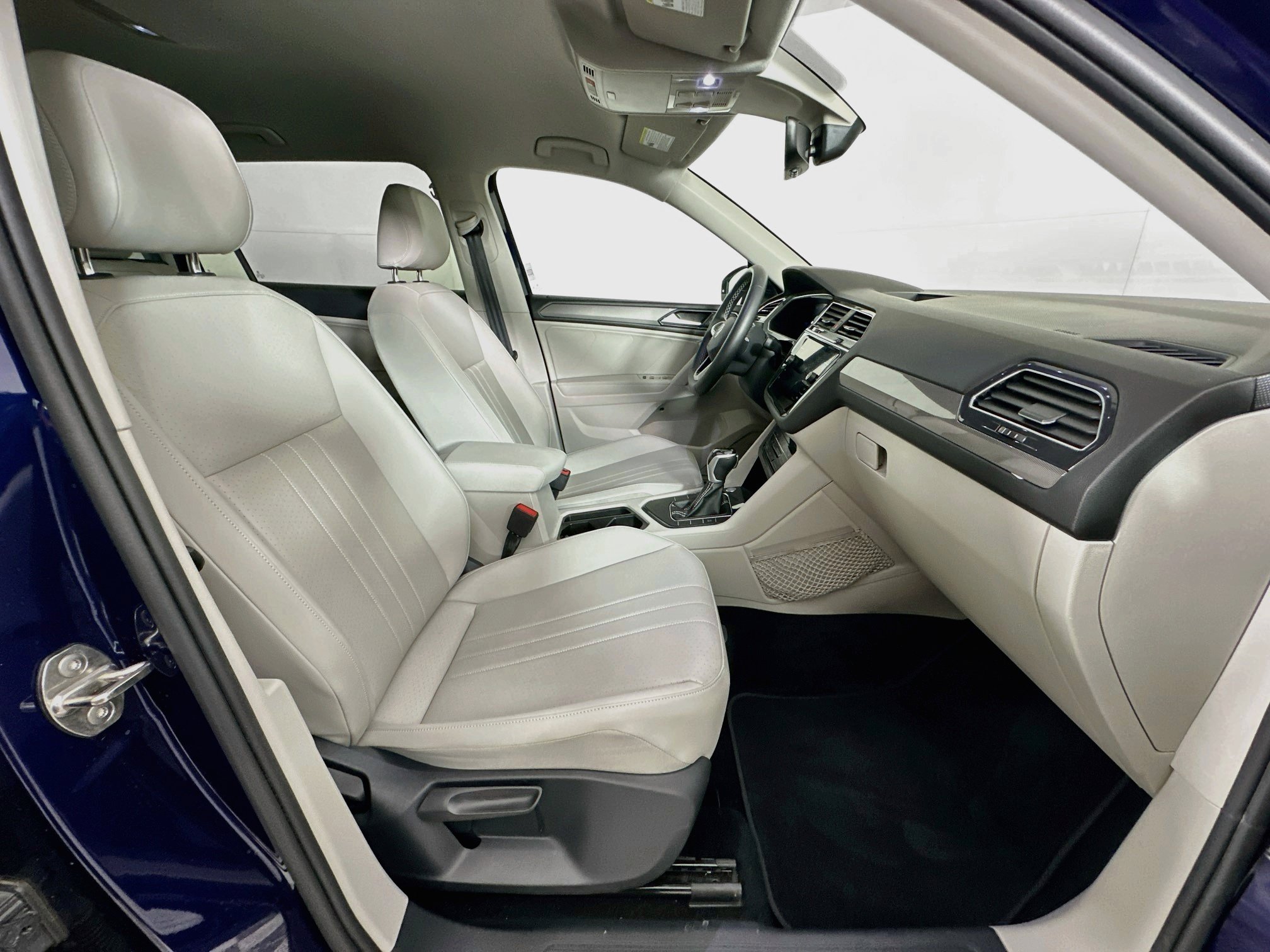 Used 2023 Volkswagen Tiguan SE FWD image 30