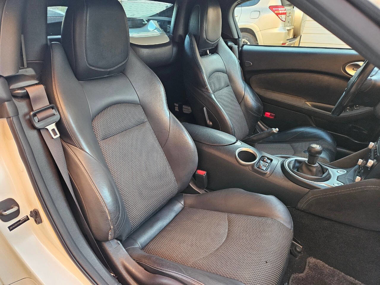 Used 2010 Nissan 370Z Touring w/ Sport Pkg RWD image 17