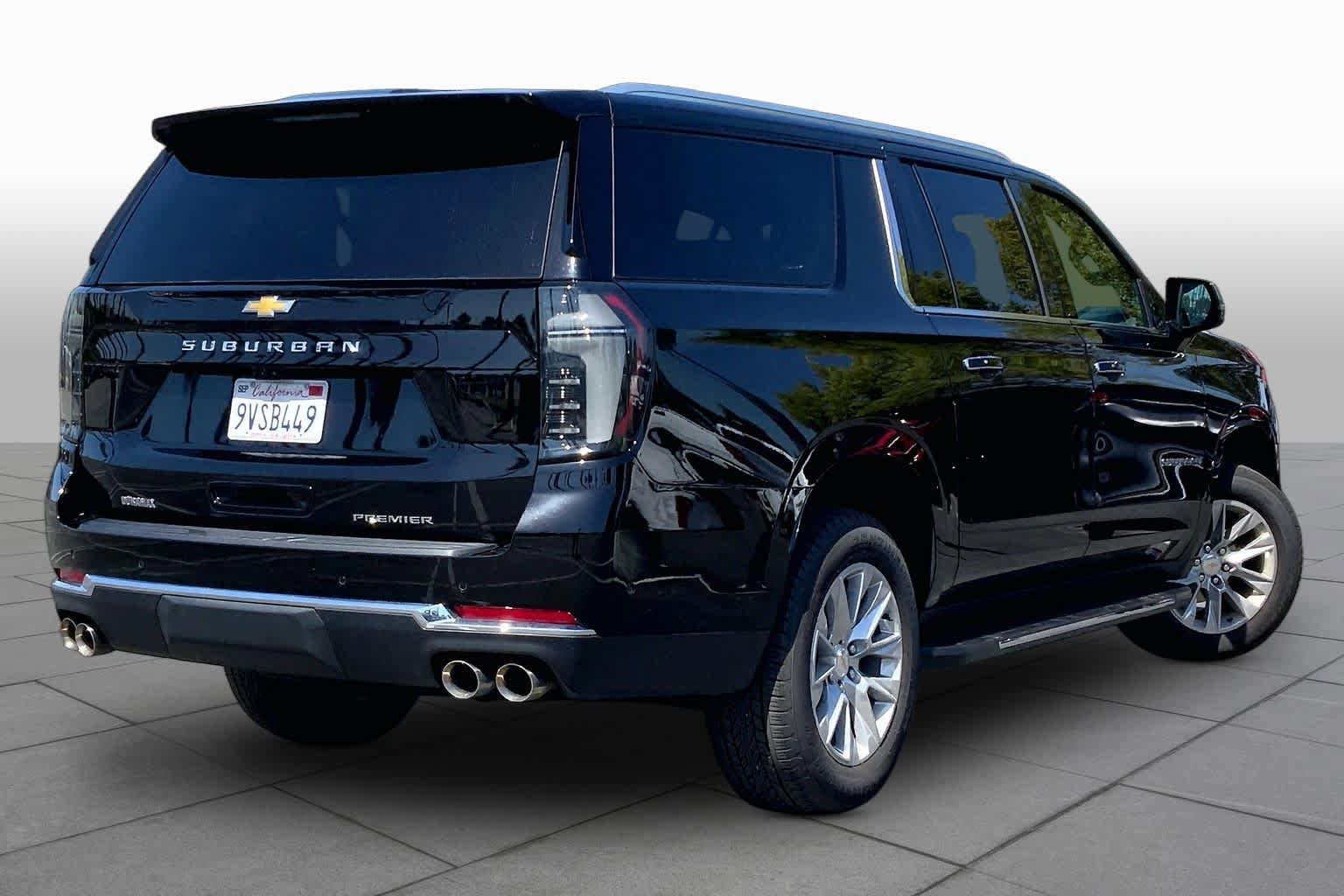 Used 2025 Chevrolet Suburban Premier RWD image 12