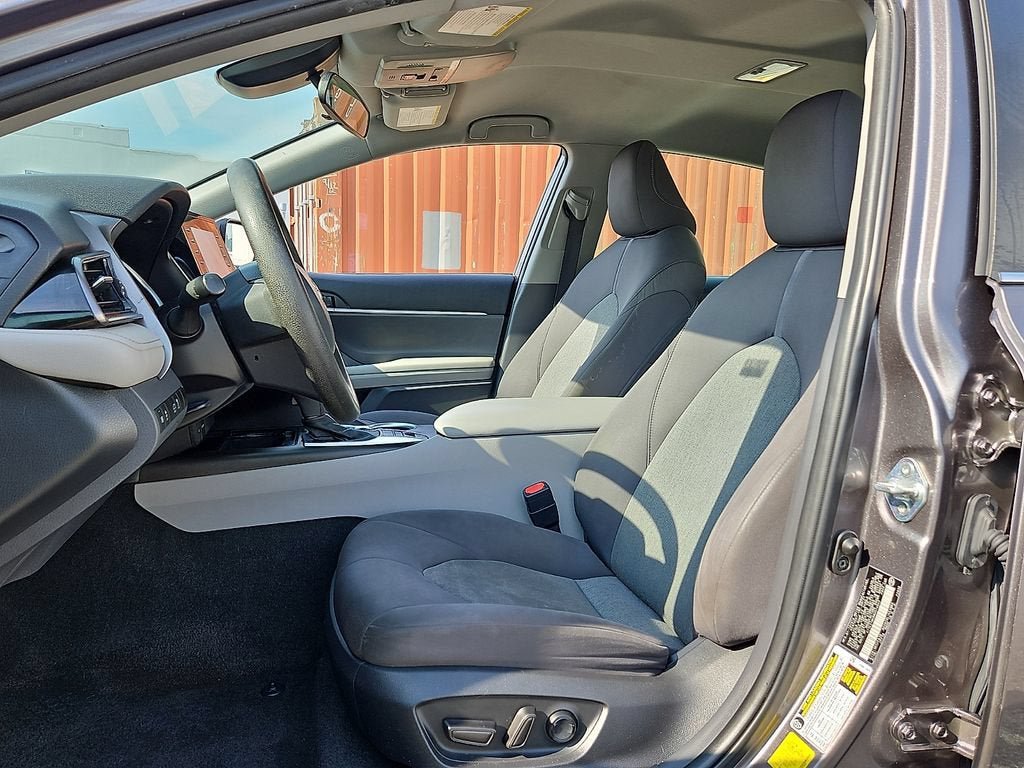 Used 2022 Toyota Camry LE FWD image 13
