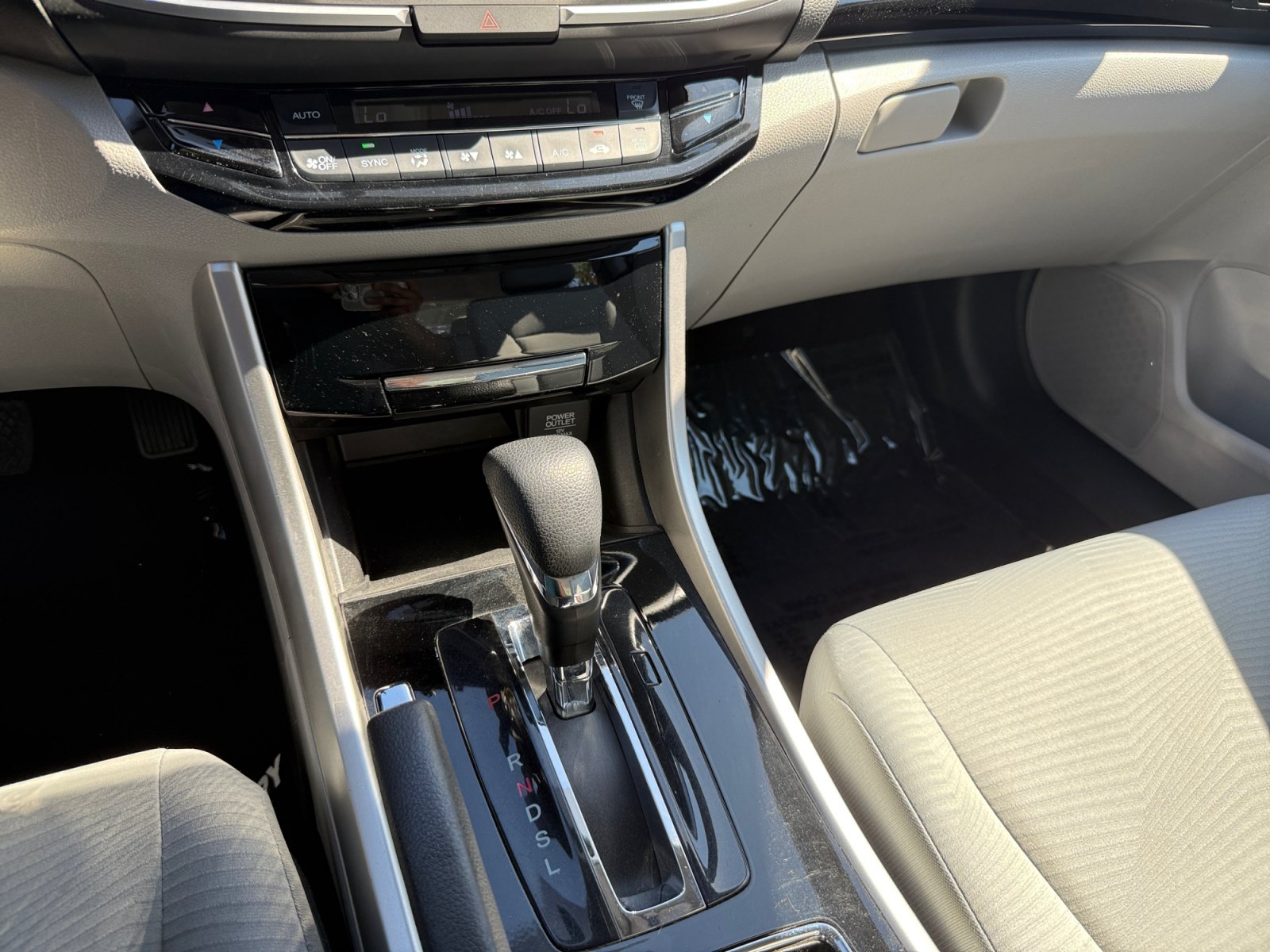 Used 2016 Honda Accord LX image 13