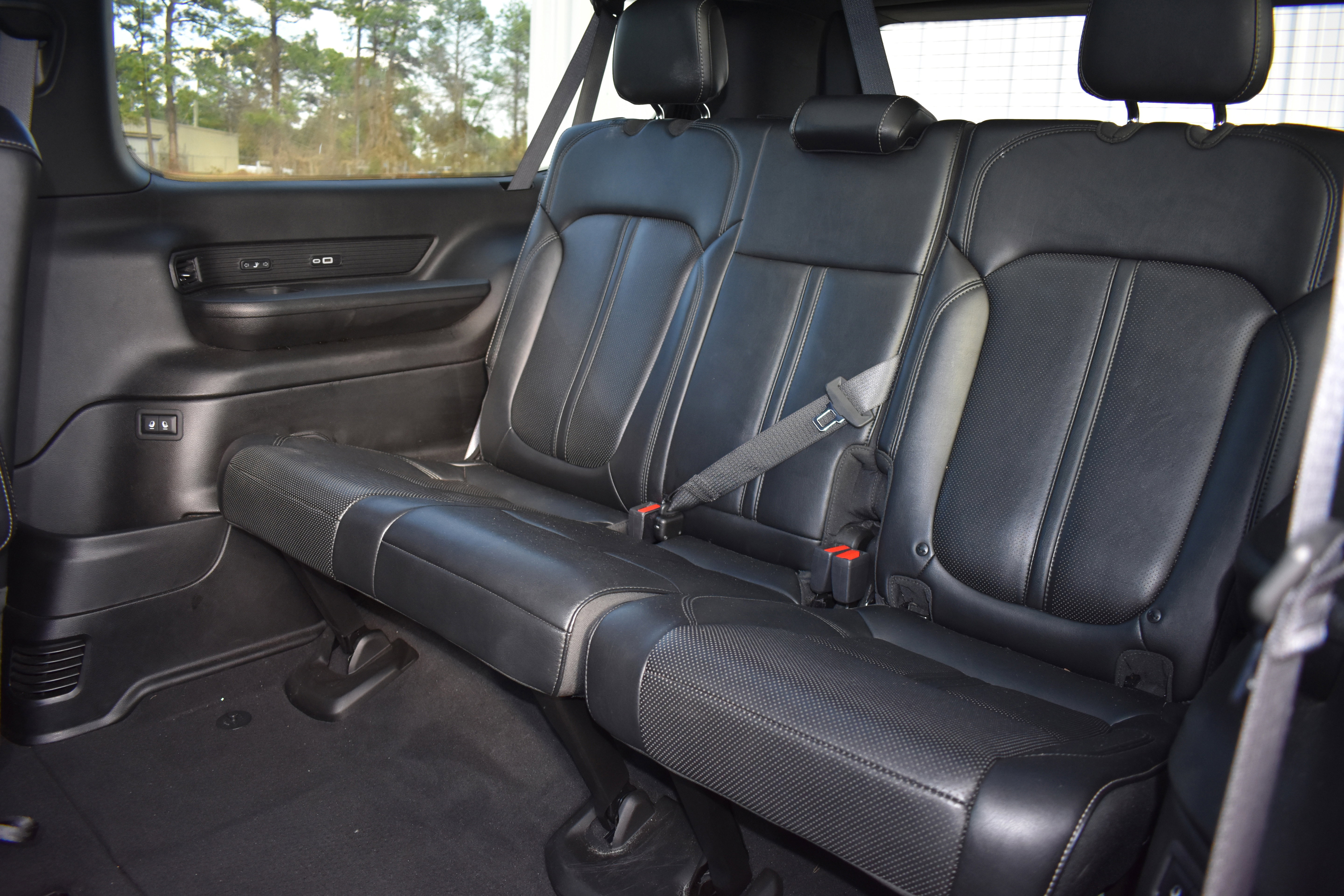 Used 2024 Jeep Wagoneer L Series II w/ Premium Group I image 32