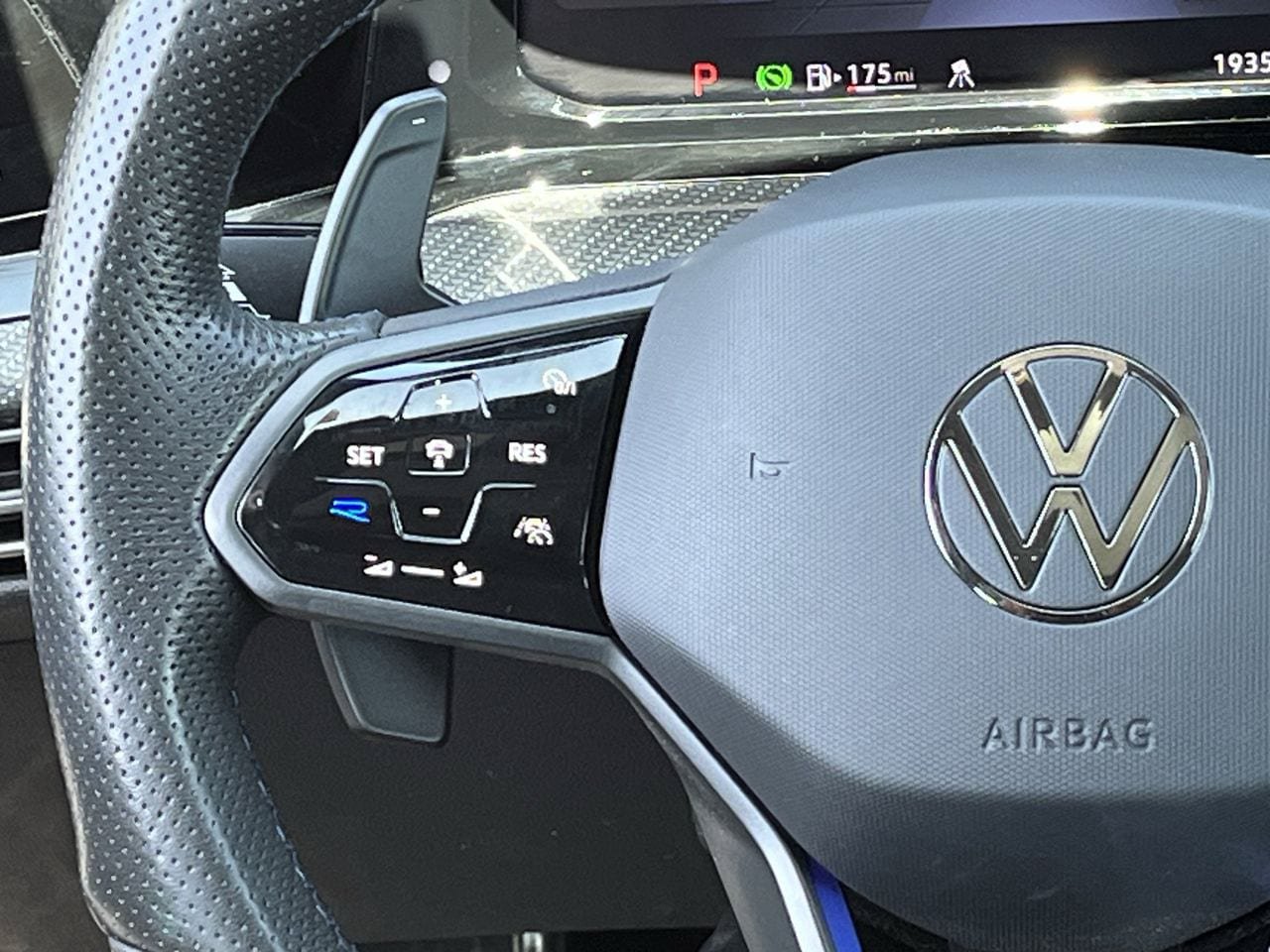Used 2024 Volkswagen Golf R AWD/4WD image 12