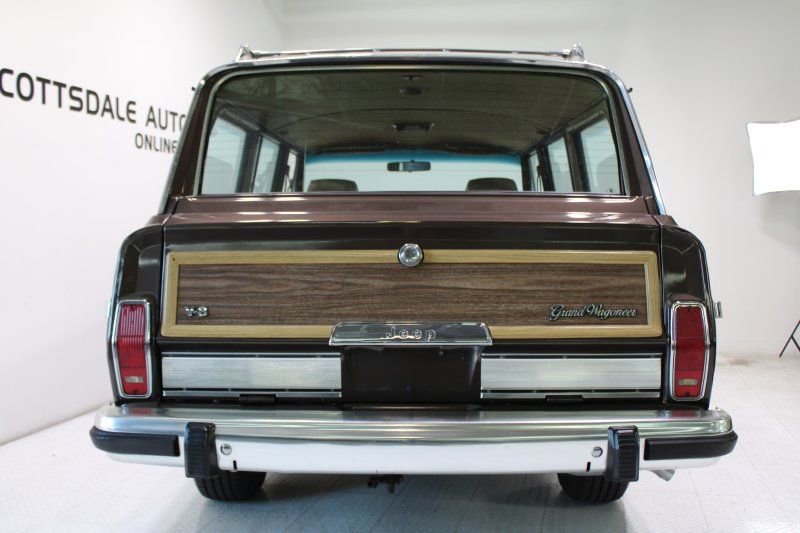Used 1987 Jeep Grand Wagoneer image 4