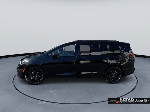 New 2026 Chrysler Pacifica Limited w/ Uconnect Theater Family Group FWD image 8