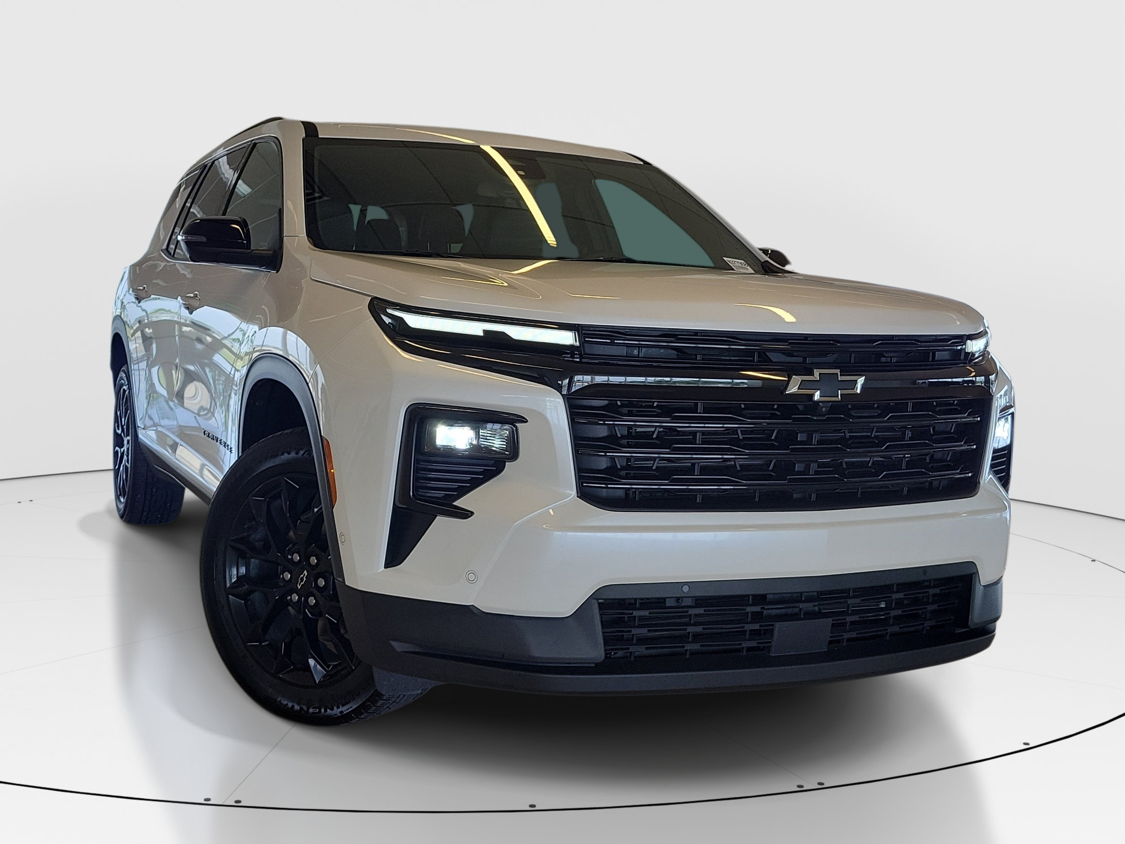 Used 2024 Chevrolet Traverse LT w/ Enhanced Driving Package FWD image 2