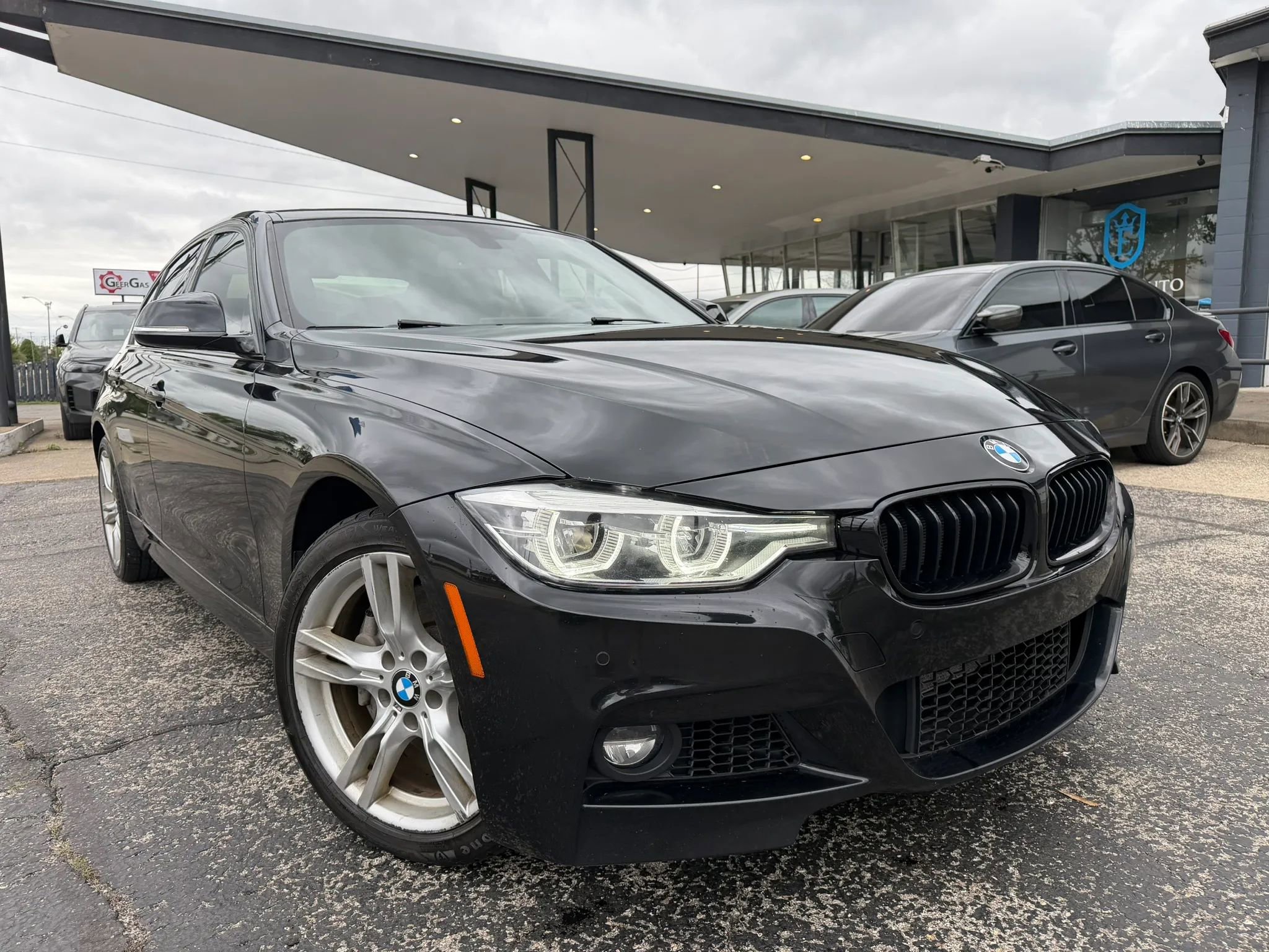 Used 2017 BMW 340i xDrive Sedan AWD/4WD image 3