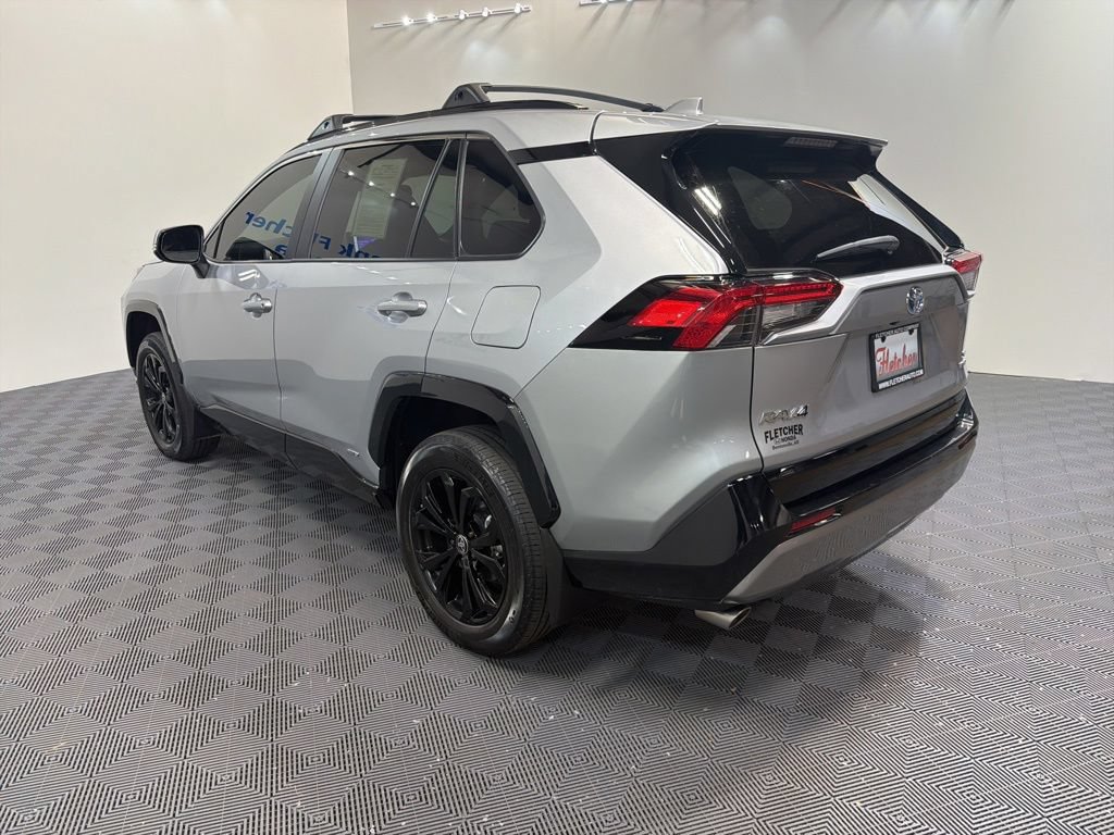 Used 2024 Toyota RAV4 SE w/ Convenience Package AWD/4WD image 3