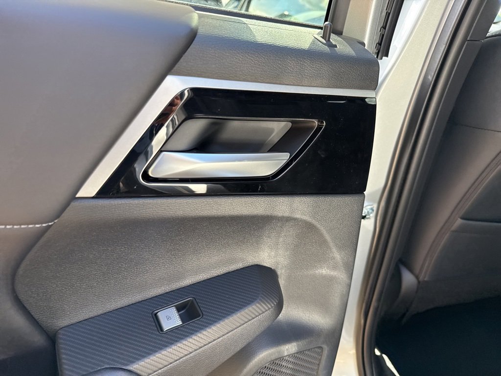 New 2025 Mitsubishi Outlander SE image 18