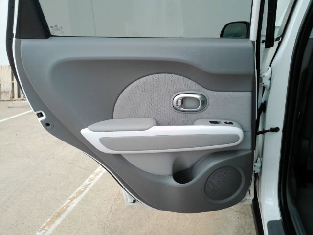 Used 2019 Kia Soul EV + w/ Sun & Fun Package image 18
