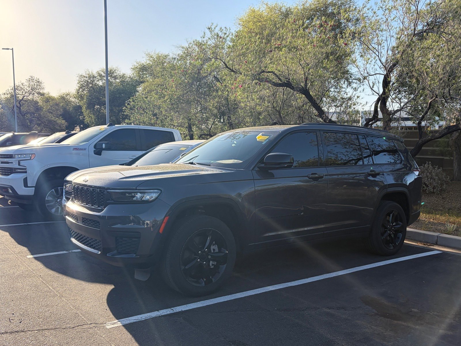 Used 2023 Jeep Grand Cherokee L Laredo AWD/4WD image 5