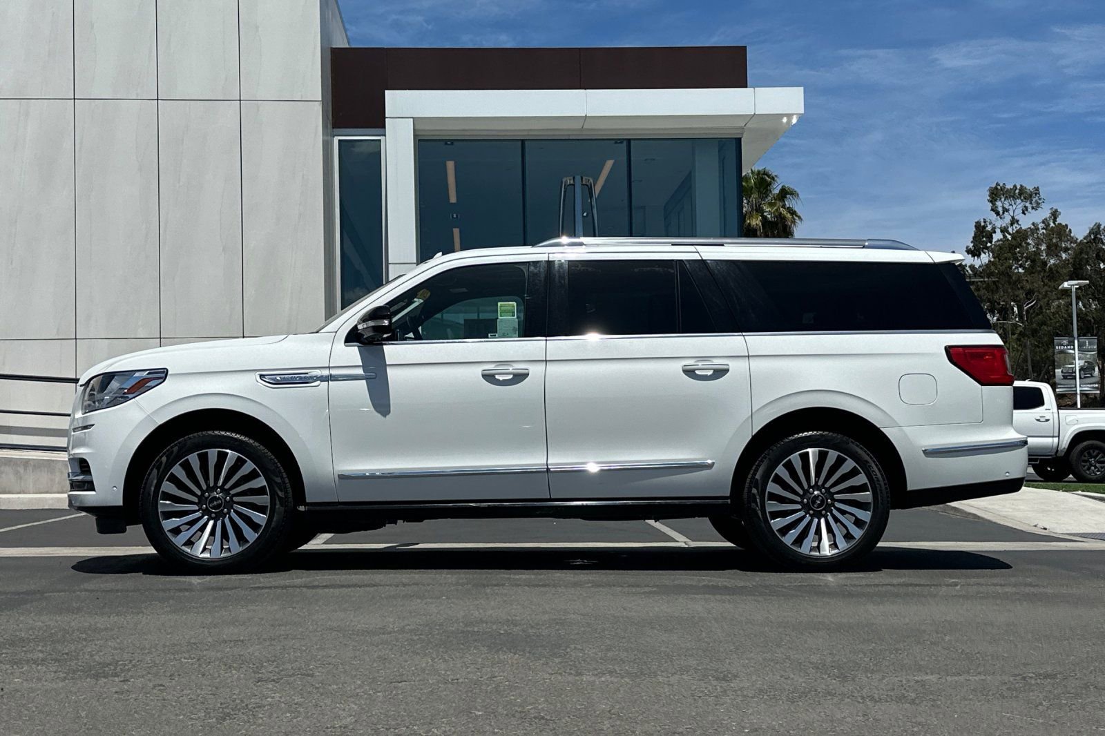 Certified 2021 Lincoln Navigator L Reserve AWD/4WD image 6