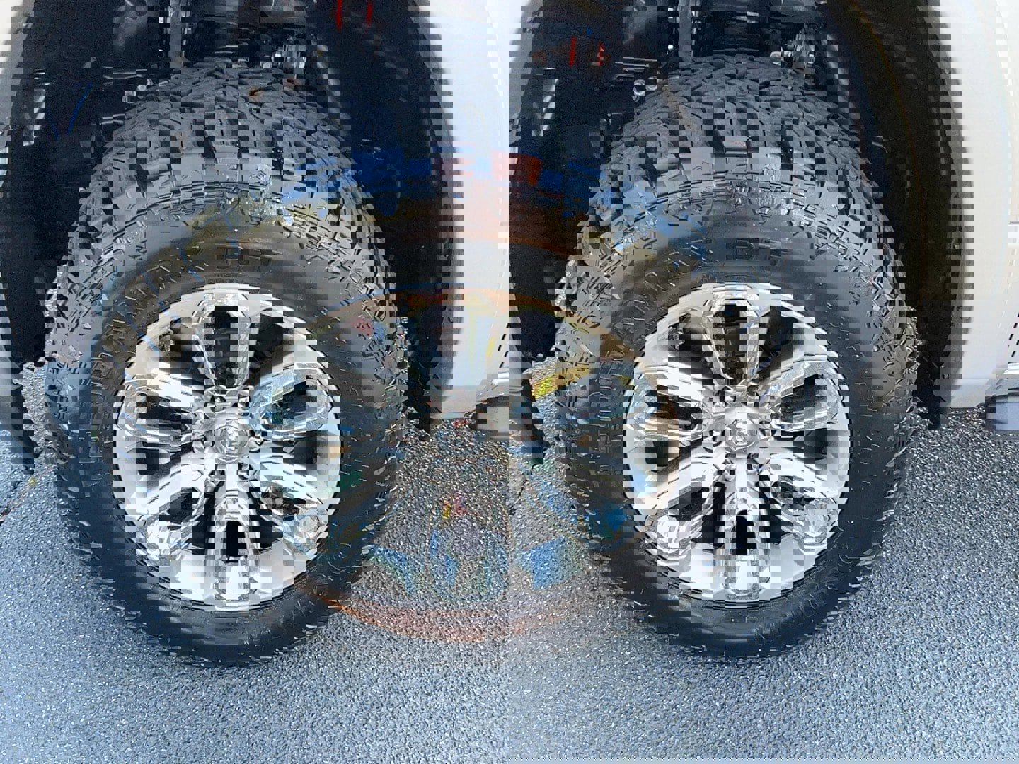 Used 2019 RAM 1500 Laramie w/ Sport Appearance Package image 9