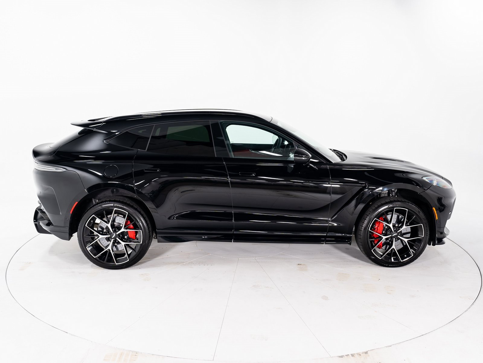 Used 2025 Aston Martin DBX 707 image 6