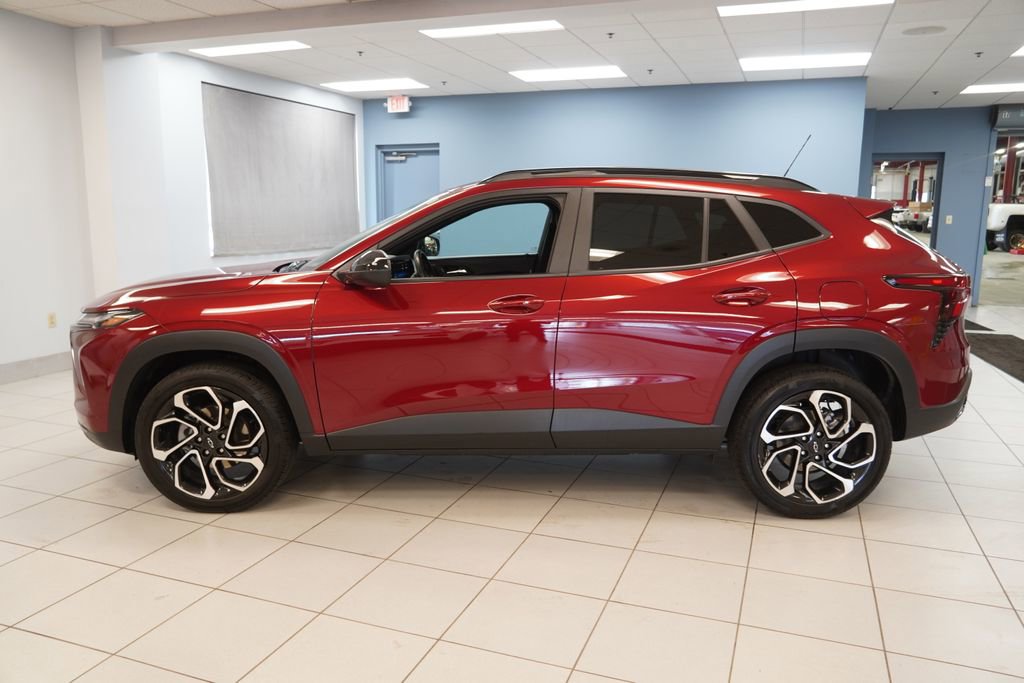 Used 2024 Chevrolet Trax RS w/ Driver Confidence Package image 2