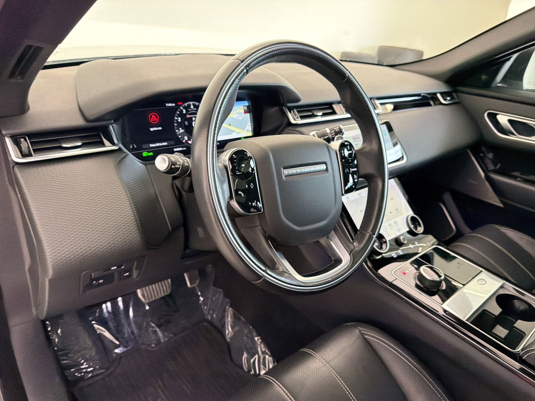 Used 2019 Land Rover Range Rover Velar R-Dynamic SE AWD/4WD image 4