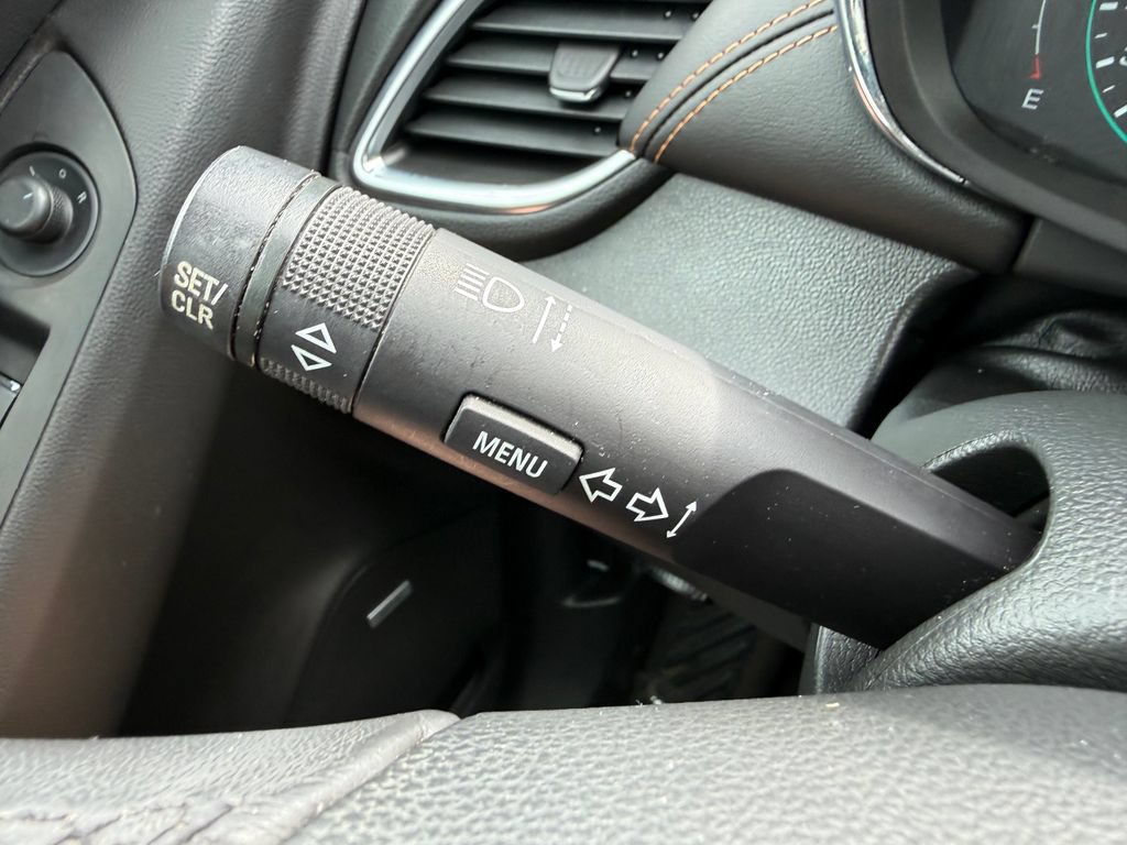 Used 2018 Chevrolet Trax Premier w/ Midnight Edition FWD image 19