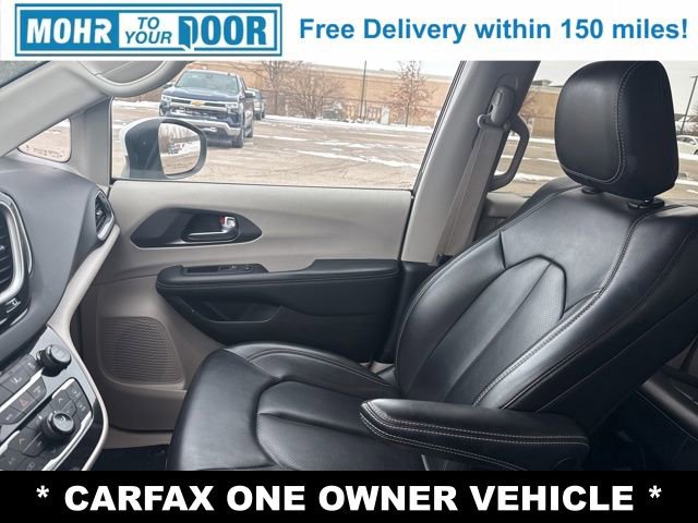 Used 2023 Chrysler Pacifica Touring-L image 16