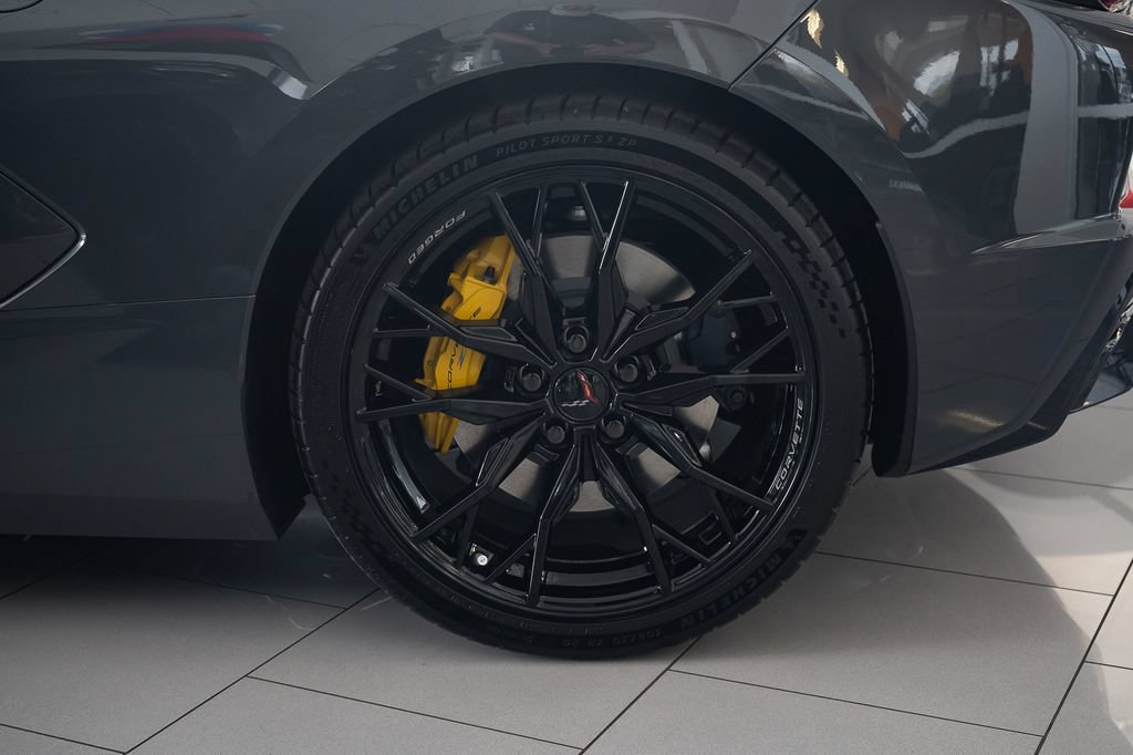 New 2027 Chevrolet Corvette Stingray Coupe w/ Z51 Performance Package RWD image 10