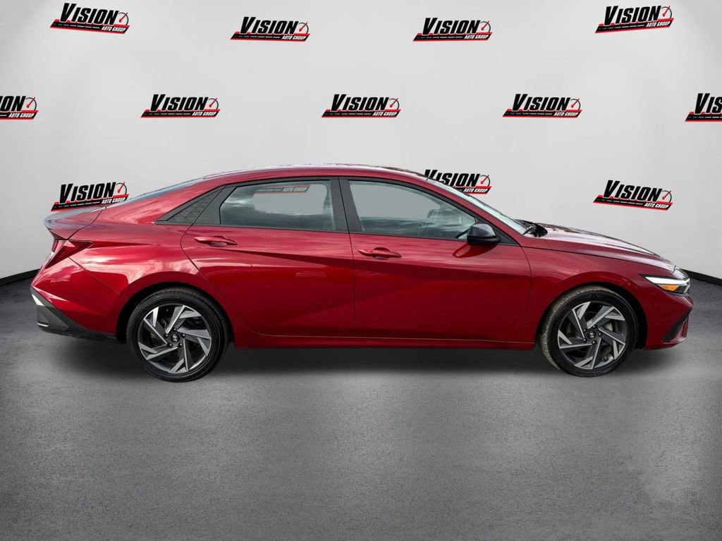Certified 2025 Hyundai Elantra Sport image 4