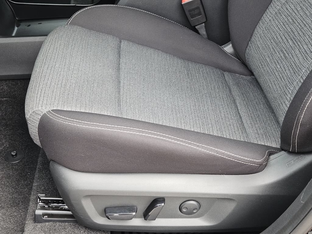 Certified 2023 Nissan Rogue SV FWD image 17