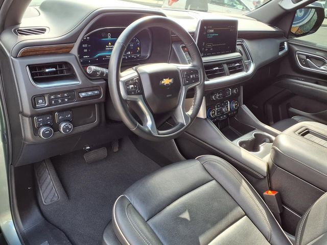 Used 2024 Chevrolet Suburban Premier w/ Premium Package 2 AWD/4WD image 26