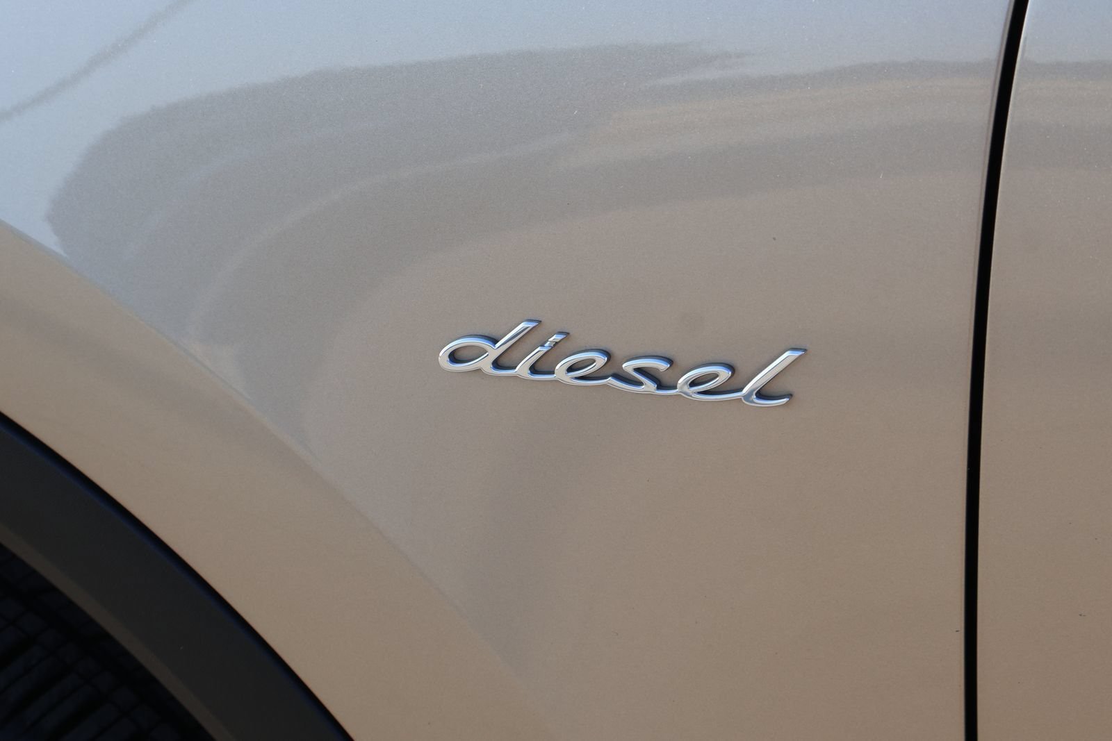 Used 2015 Porsche Cayenne Diesel AWD/4WD image 3