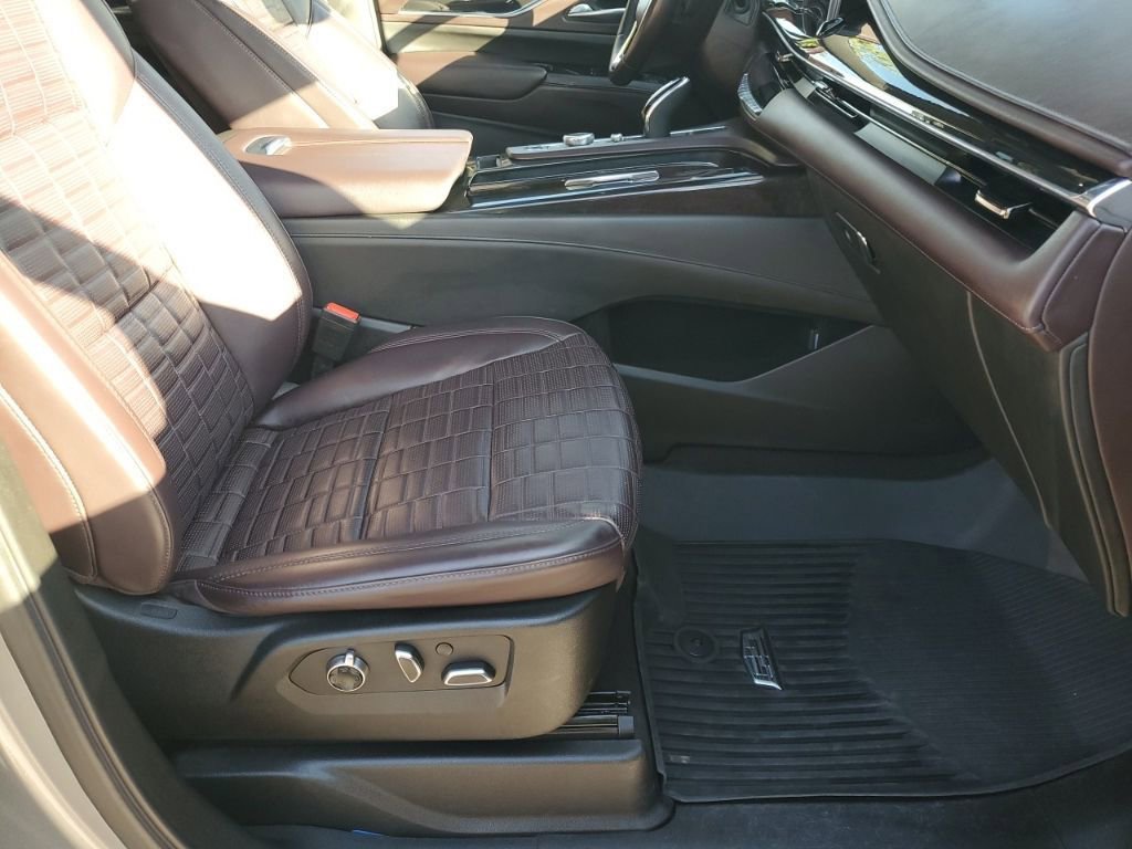 Certified 2023 Cadillac Escalade ESV Premium Luxury Platinum w/ LPO, Radiant Package image 16