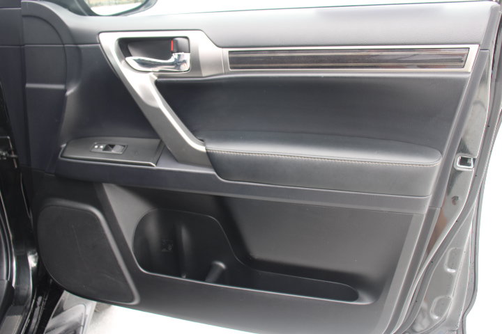 Used 2022 Lexus GX 460 Premium w/ Accessory Package AWD/4WD image 23
