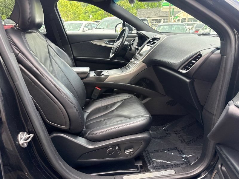 Used 2017 Lincoln MKX Select w/ Select Plus Package AWD/4WD image 17