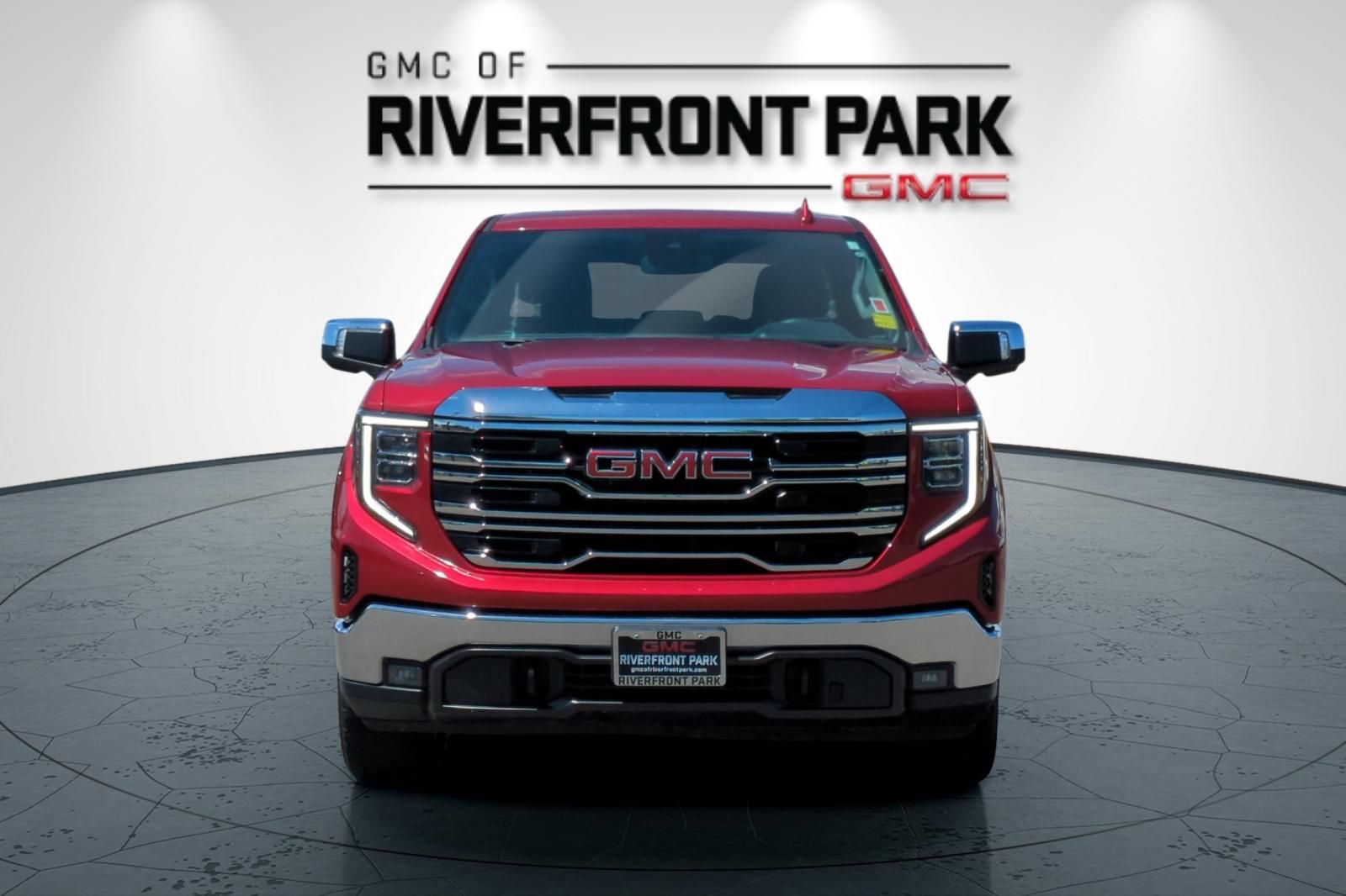 Used 2024 GMC Sierra 1500 SLT w/ SLT Premium Package AWD/4WD image 8