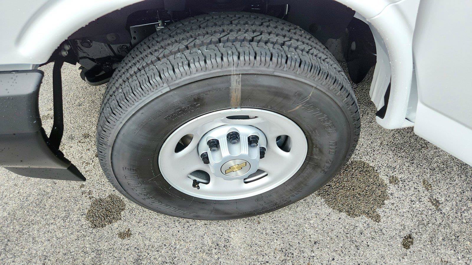 New 2026 Chevrolet Express 3500 Extended RWD image 31
