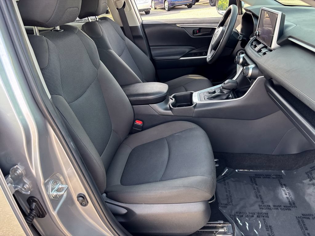 Used 2025 Toyota RAV4 LE AWD/4WD image 32