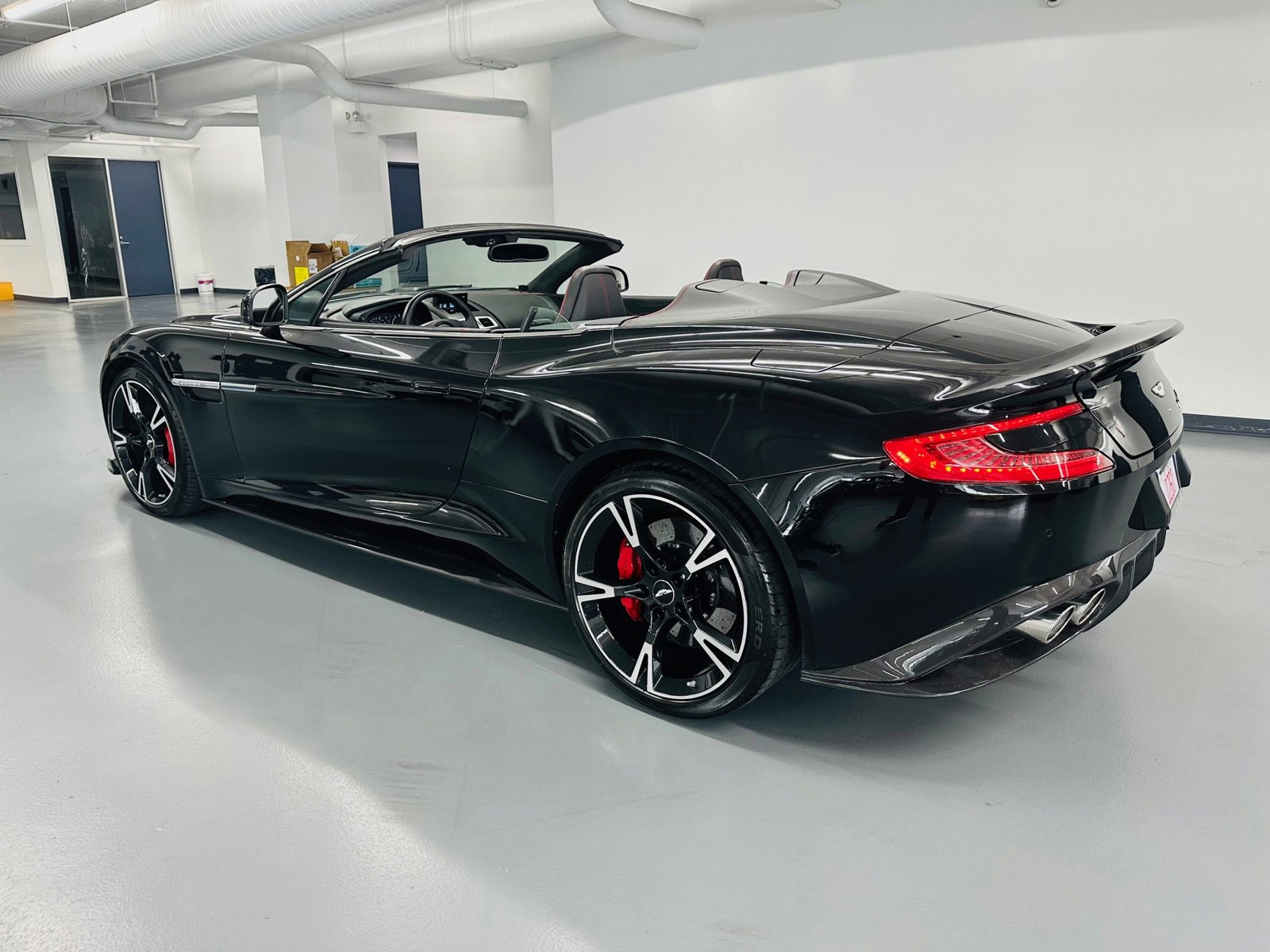 Used 2018 Aston Martin Vanquish S RWD image 6