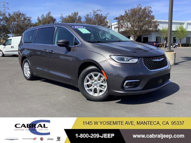 Used 2023 Chrysler Pacifica Touring-L image 1