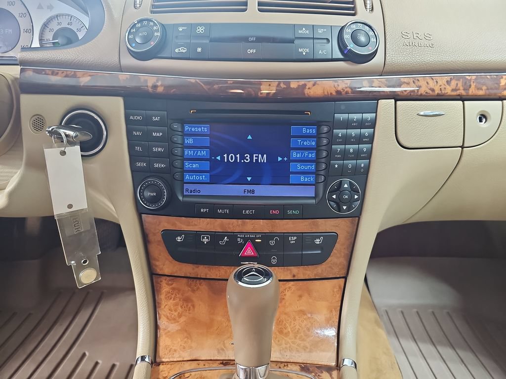 Used 2008 Mercedes-Benz E 350 4MATIC Sedan image 24
