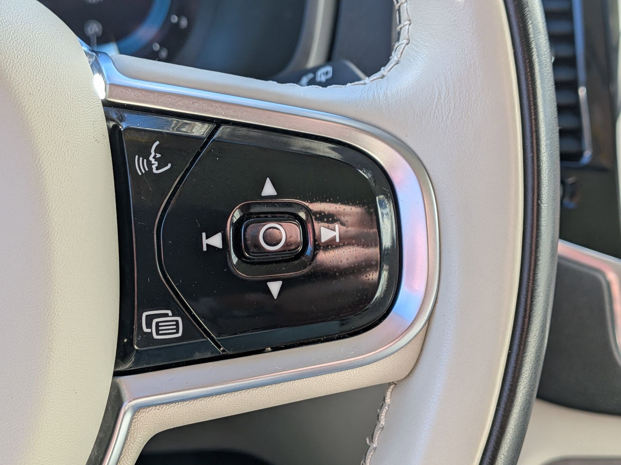 Used 2023 Volvo XC90 B6 Plus w/ Protection Package Premier image 19