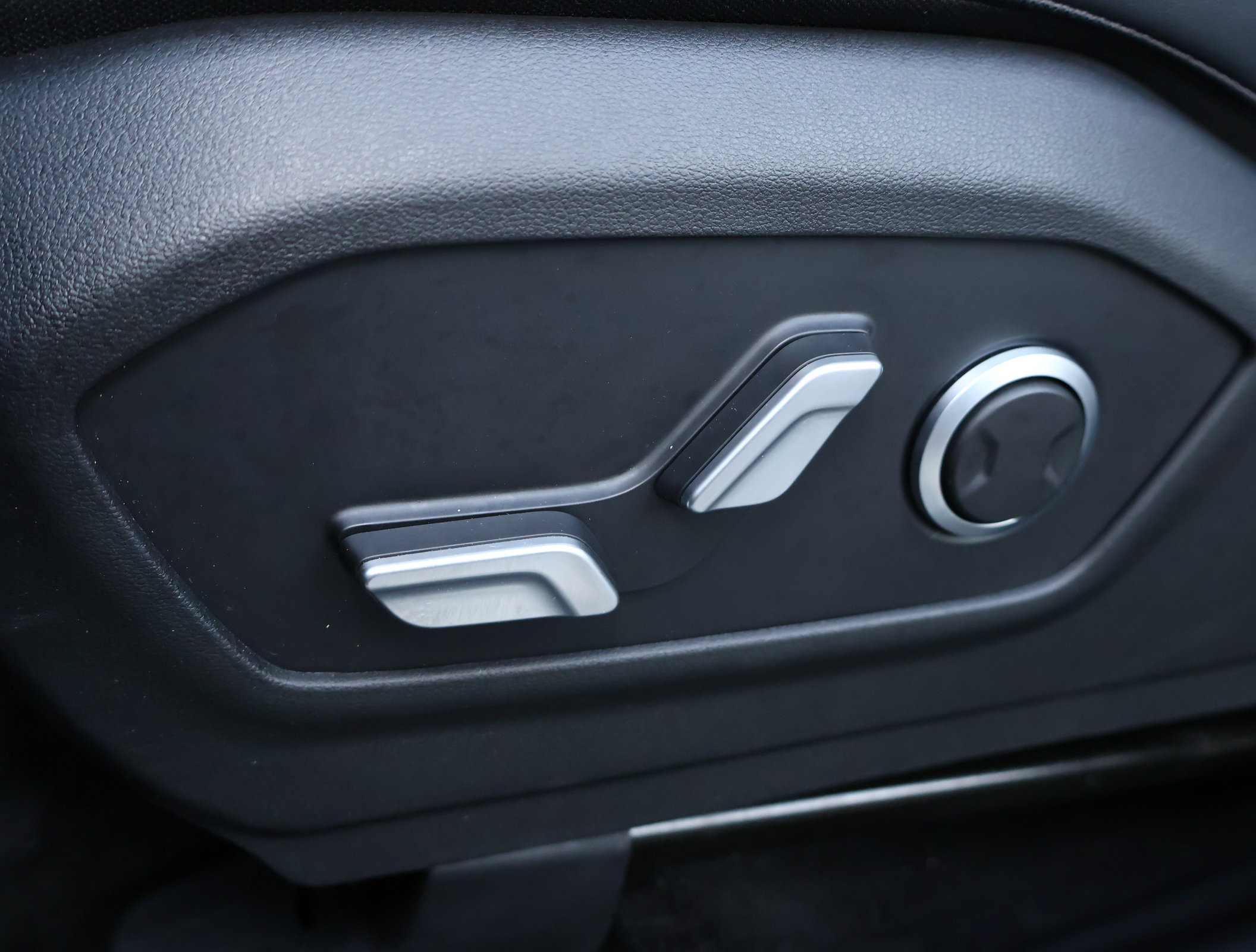 Used 2026 Hyundai Santa Fe SEL FWD image 9