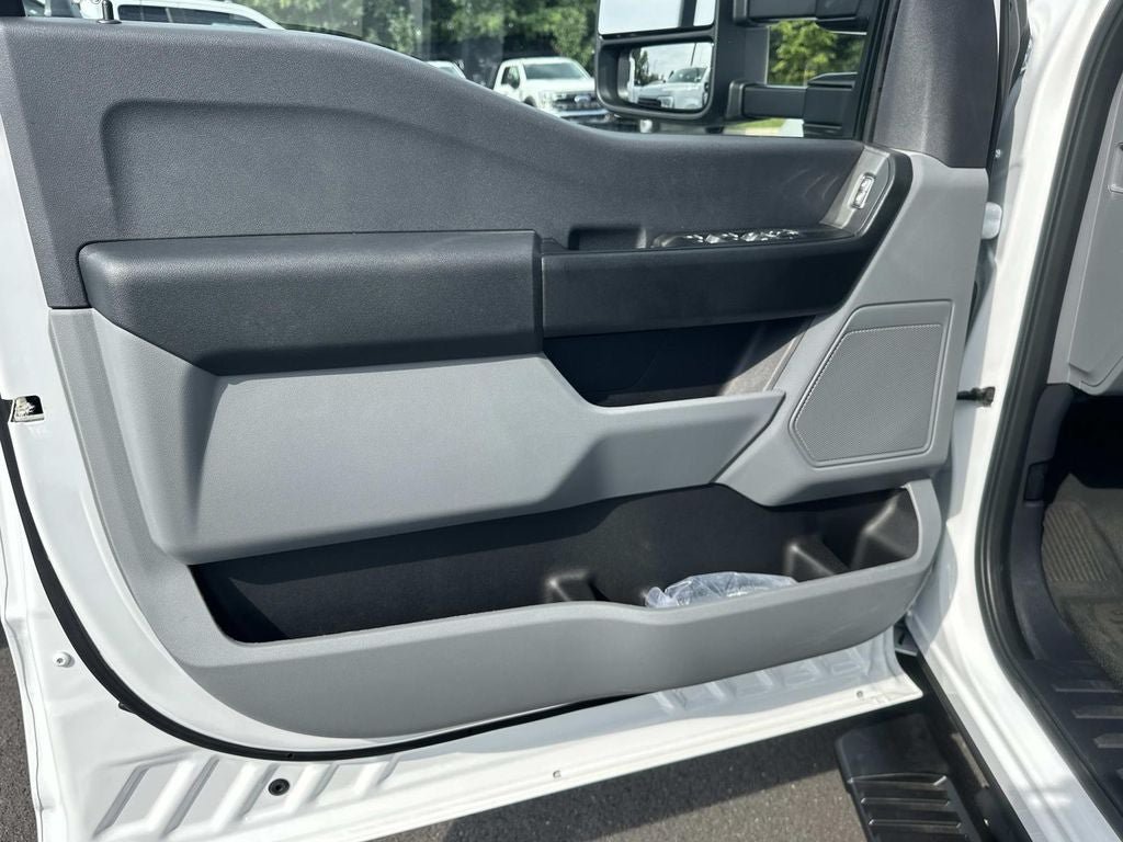 New 2025 Ford F350 XL w/ XL Chrome Package RWD image 8