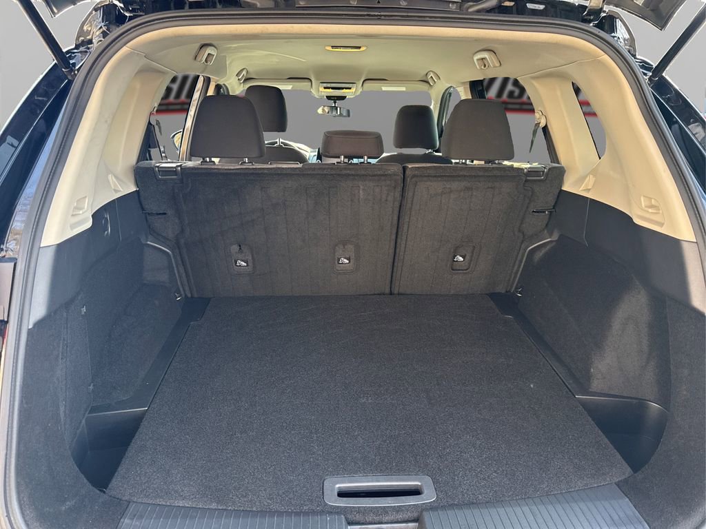 Used 2021 Nissan Rogue SV image 11