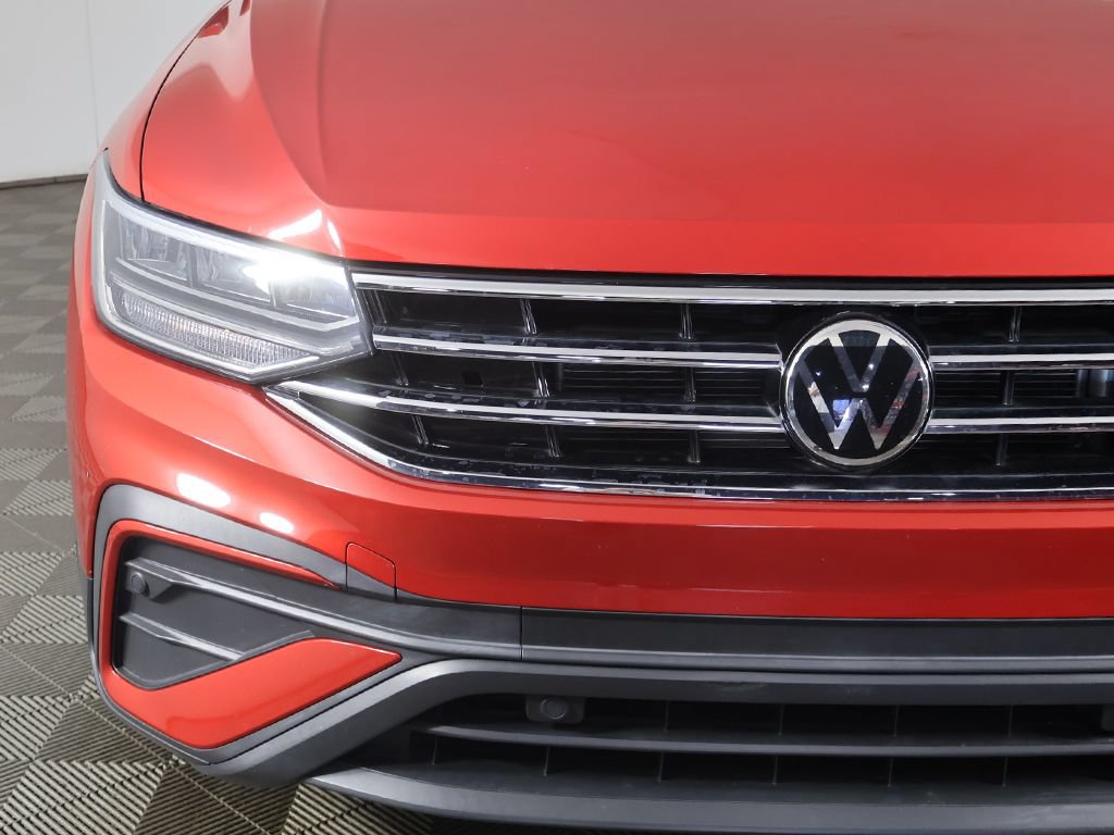 Used 2023 Volkswagen Tiguan SE w/ Panoramic Sunroof Package FWD image 14