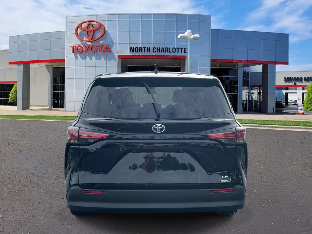 Used 2022 Toyota Sienna LE FWD image 5