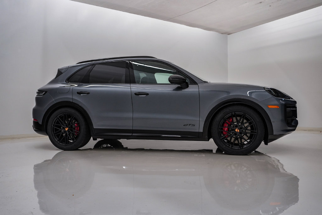New 2026 Porsche Cayenne GTS AWD/4WD image 9