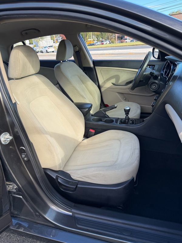 Used 2011 Kia Optima LX image 12