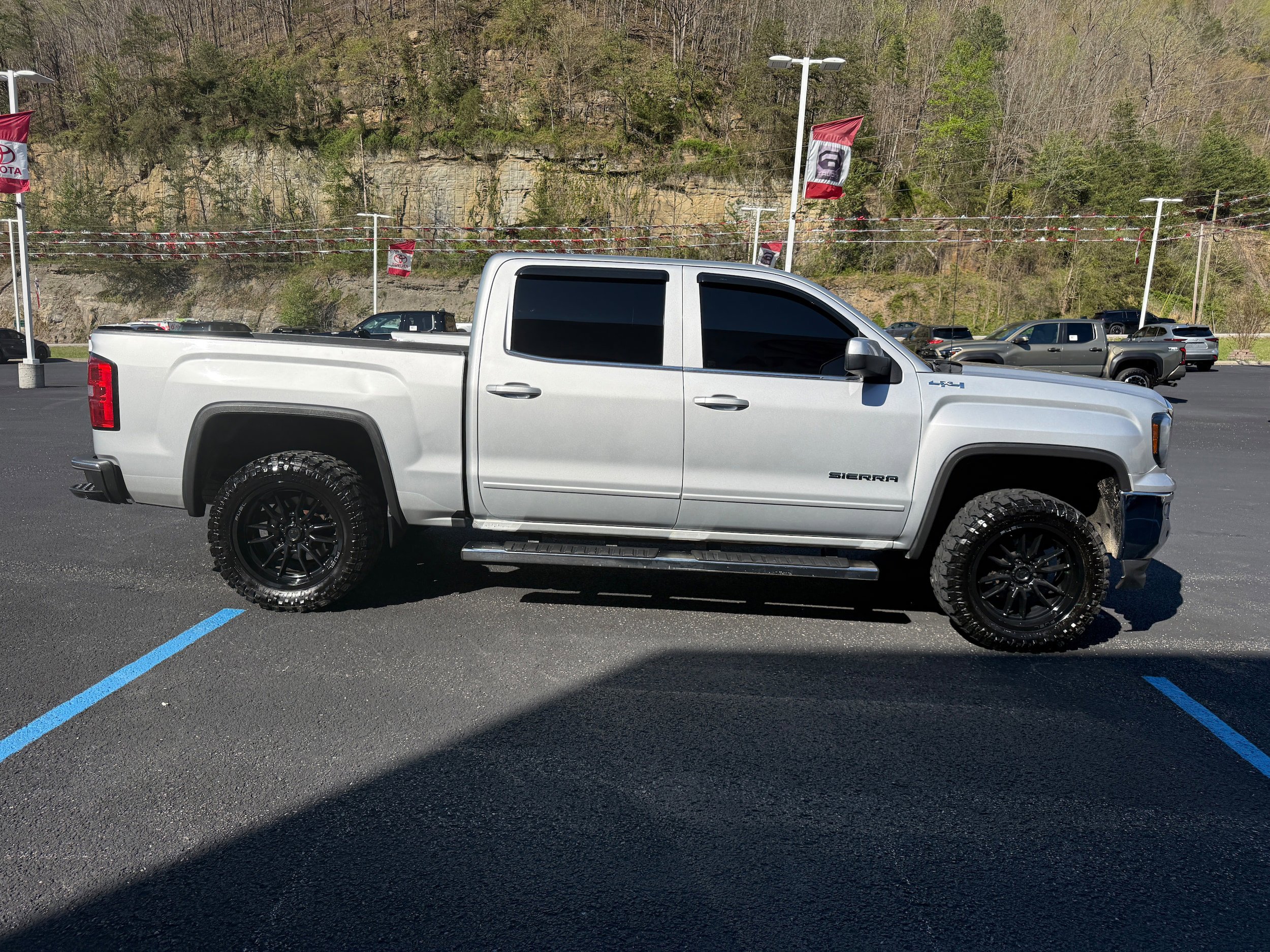 Used 2016 GMC Sierra 1500 SLE w/ SLE Value Package AWD/4WD image 6