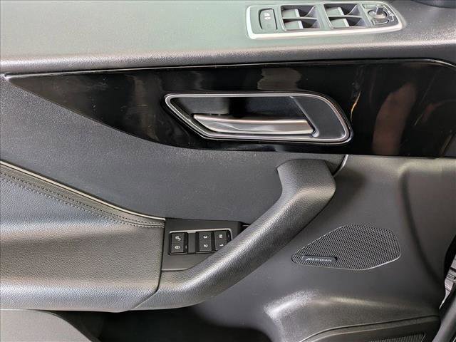 Used 2017 Jaguar F-PACE Premium image 15
