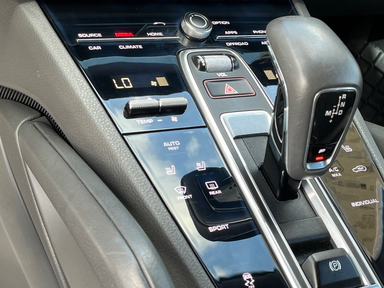 Used 2019 Porsche Cayenne AWD/4WD image 25
