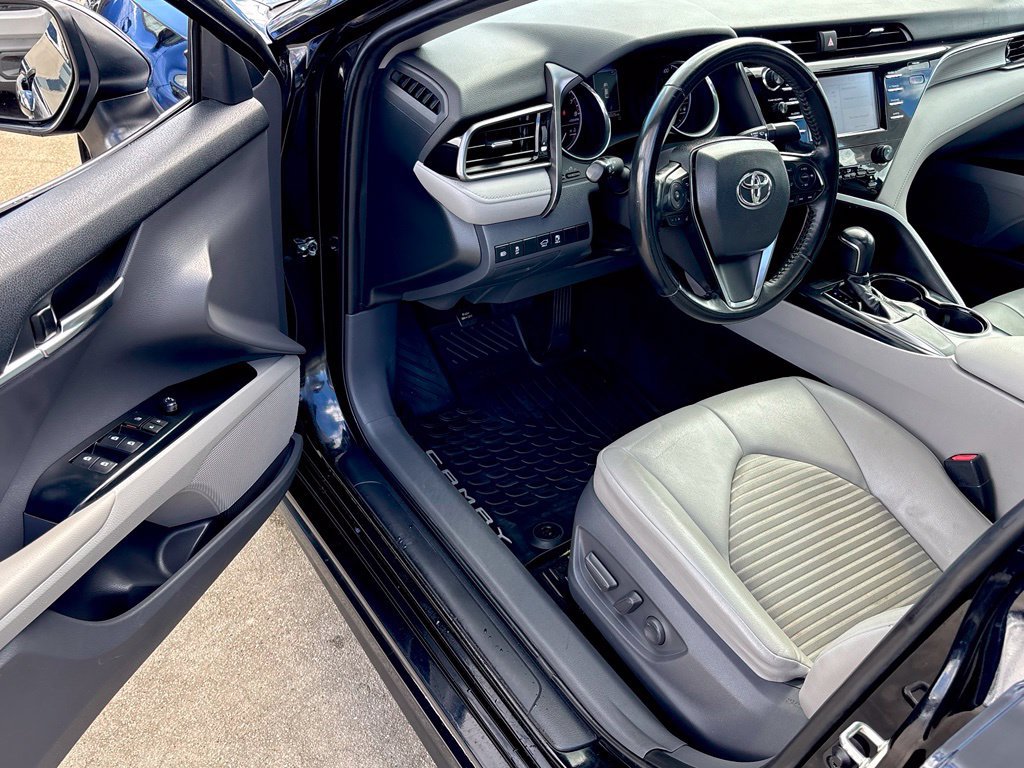 Used 2019 Toyota Camry SE w/ Carpet Mat Package FWD image 9