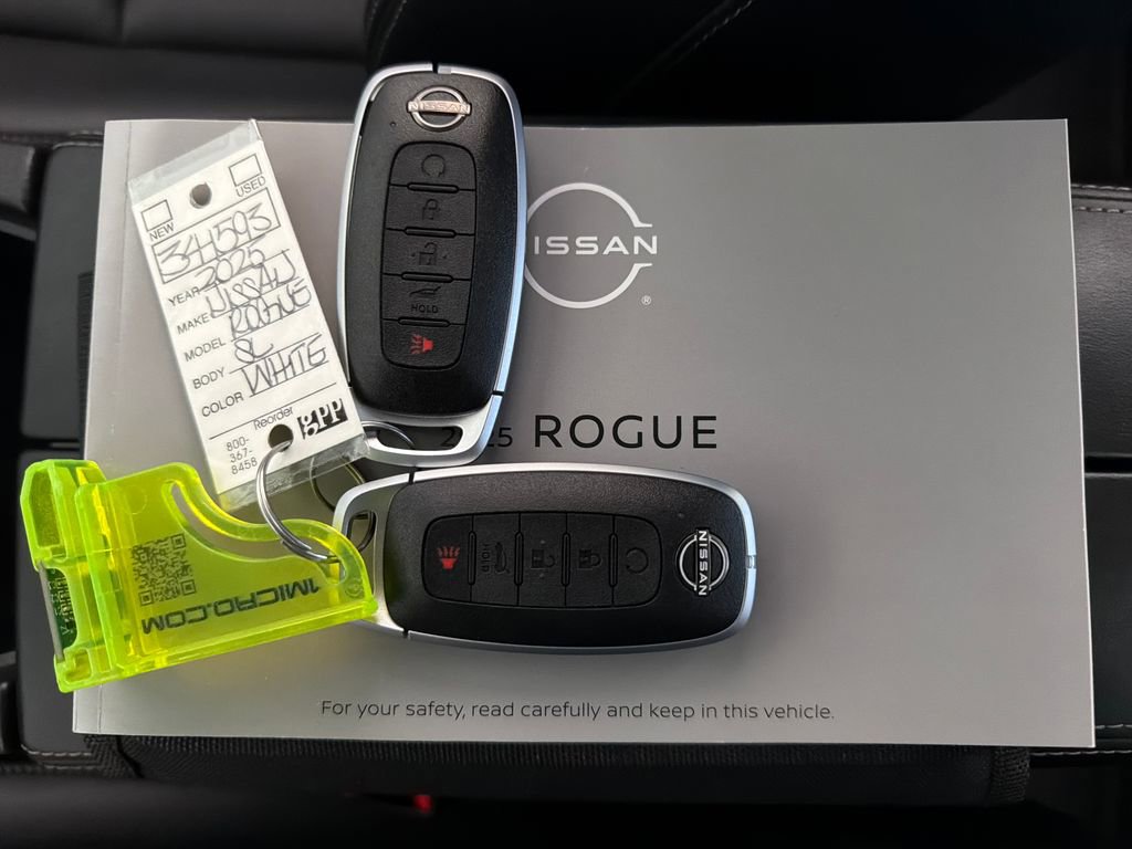 Used 2025 Nissan Rogue SL w/ Tech Package FWD image 36
